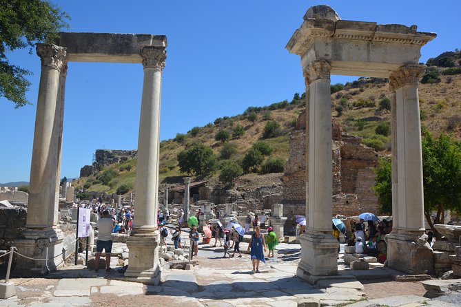 3-Hour Private Ephesus, Terrace Houses, Cruiser Only - Handling the crowds at Ephesus