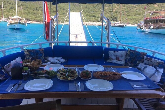 3-Hour Private Sunset Boat Tour With Dinner in Bodrum - Sunset views and the return to Bodrum