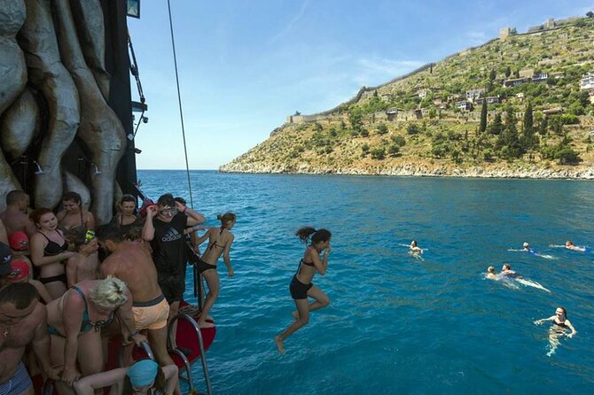 Alanya All Inclusive Pirate Boat Trip With Hotel Transfer - Lunch, soft drinks, and extras onboard