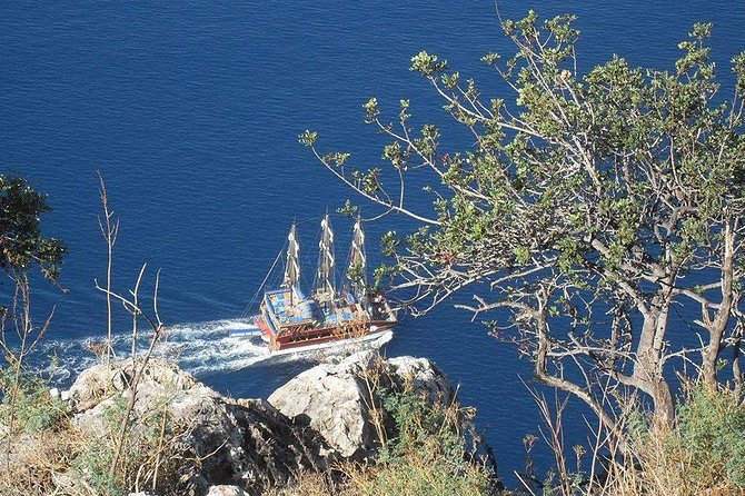 Alanya Catamaran Boat Trip incl. Lunch and drinks - Coastal Views of the Red Tower, Castle, and Shipyard