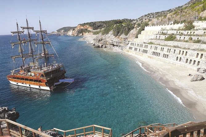 Alanya Catamaran Boat Trip incl. Lunch and drinks - Three or Four Stops for Swimming and Snorkelling