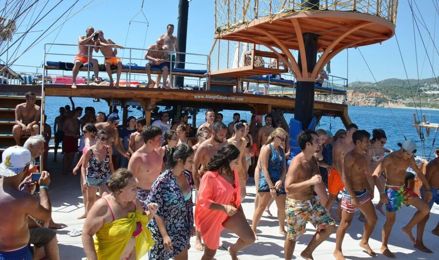 Alanya: Catamaran Boat Trip with Sunbathing and Swimming - Music, animation, and the foam party