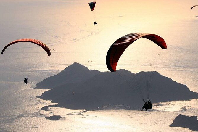 Alanya Paragliding Experience By Local Expert Pilots - Landing and the return to town