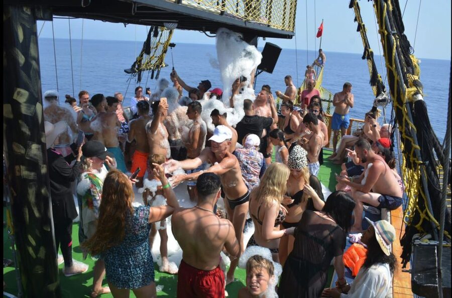 Alanya: Pirate Boat Tour w/ BBQ & Foam Party - Starting at Alanya harbor aboard Sword Lion