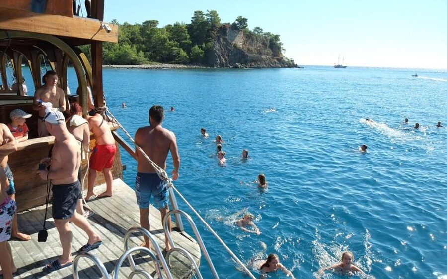 Alanya: Pirate Boat Tour with Unlimited Soft Drinks & Lunch - Leaving the harbor and seeing Alanya from offshore