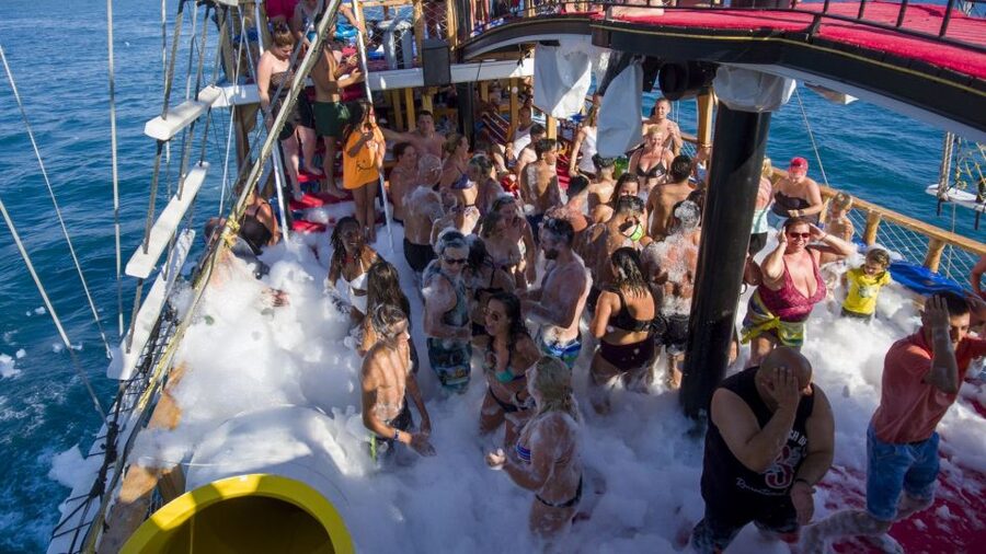 Alanya: Pirate Boat Tour with Unlimited Soft Drinks & Lunch - Pirates Cave, Lovers Cave, and the rocky coast