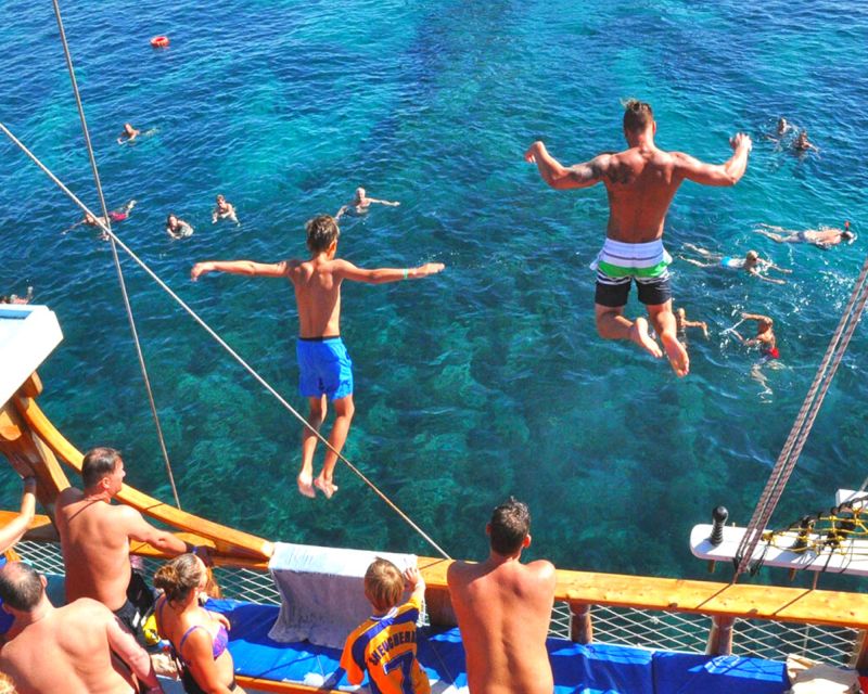 Alanya: Pirate Boat Tour with Unlimited Soft Drinks & Lunch - The foam party and the mood on deck