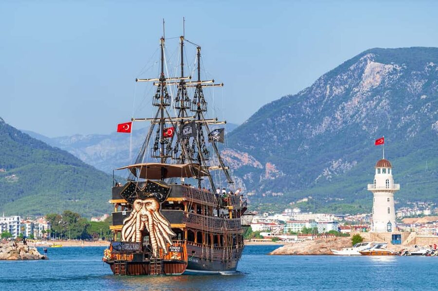 Alanya: Pirate Boat Trip with Lunch and Drinks - From the harbor to the Red Tower and castle