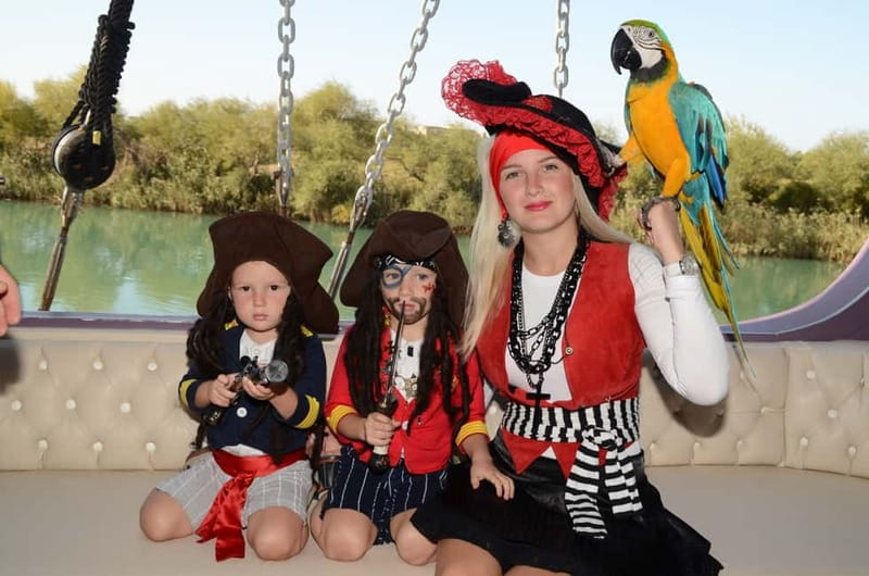 Alanya: Pirate Boat Trip with Meal, Drinks and Pickup Option - Pickup, buses, and the total time commitment