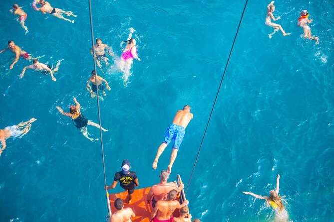Alanya Pirate Boat with Lunch and Drinks - Music, treasure hunts, and the foam party
