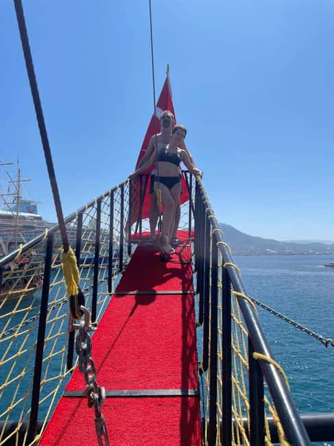 Alanya: Pirate Boat with Lunch and Unlimited Drinks - Lunch, unlimited soft drinks, and extra purchases