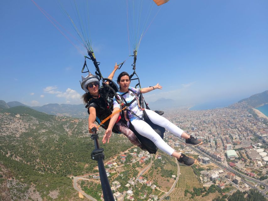 Alanya: Tandem Paragliding Over a Castle and the Sea - The briefing and equipment setup