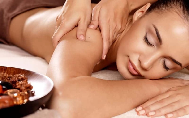Alanya: Traditional Turkish Bath, Spa & Massage - The marina setting and overall atmosphere