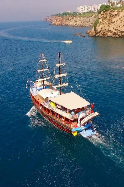 Antalya: Beach & Waterfalls Boat Trip w/ Lunch & Soft Drinks - How lively is the entertainment?