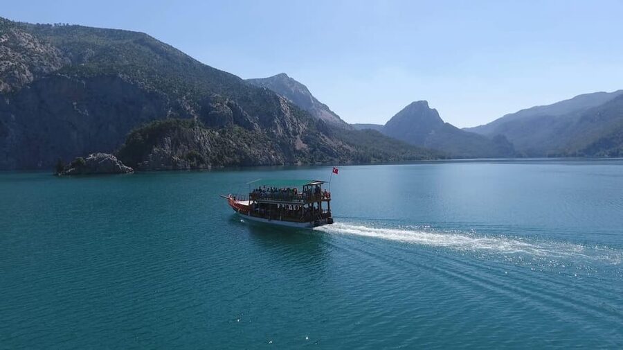 Antalya: Green Canyon Boat Trip with Lunch & Soft Drinks - Lakeside lunch with local dishes
