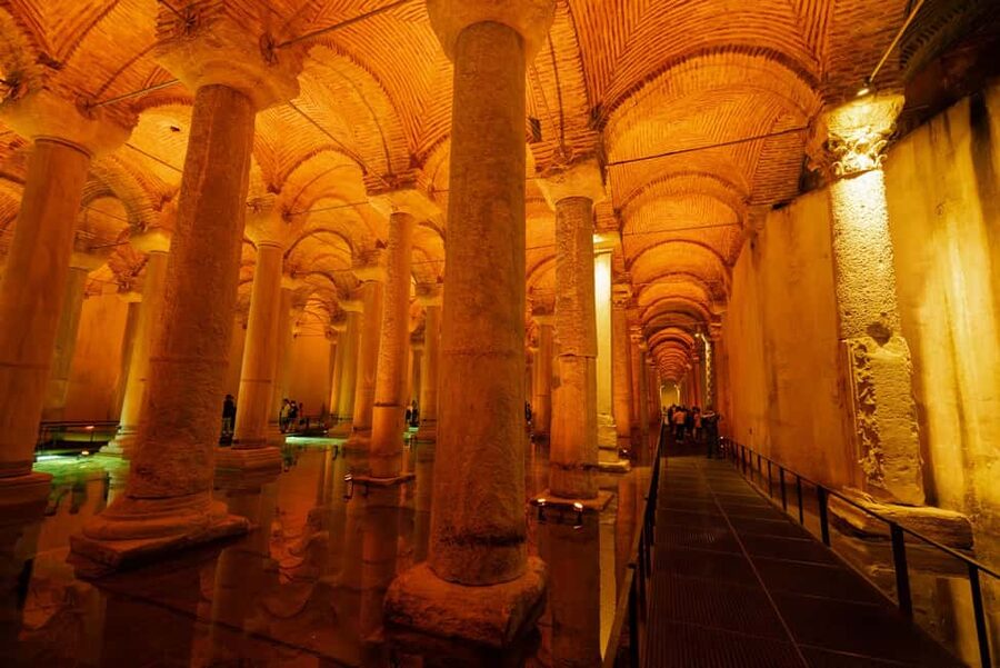 Basilica Cistern Guided Tour & Skip the Line Ticket - Hearing the guide in a crowded cistern