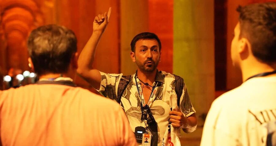 Basilica Cistern Guided Tour & Skip the Line Ticket - Meeting the guide at the MegaPass flag