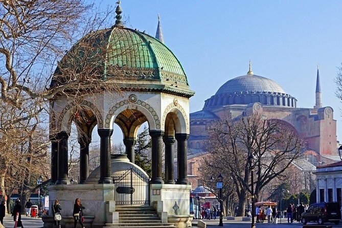 Best Istanbul tour with private guide by skipping ticket line - Blue Mosque and the six minarets of Sultanahmet
