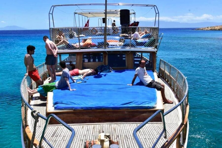Bodrum Boat Tour with Lunch: Beaches and Islands - Poyraz Bay’s rocky coast