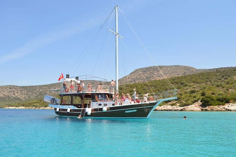 Bodrum: Orak or Black Island Boat Tour with Lunch - Meteor Bay and the story beneath the water