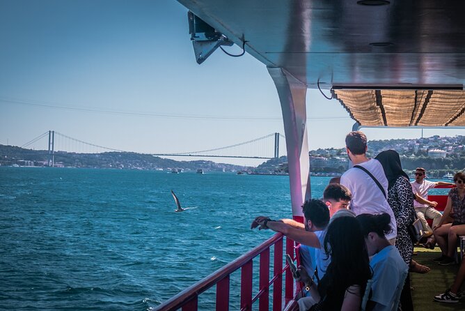 Bosphorus Cruise Boat Tour İstanbul And Golden Horn With Guide - Starting on the Golden Horn