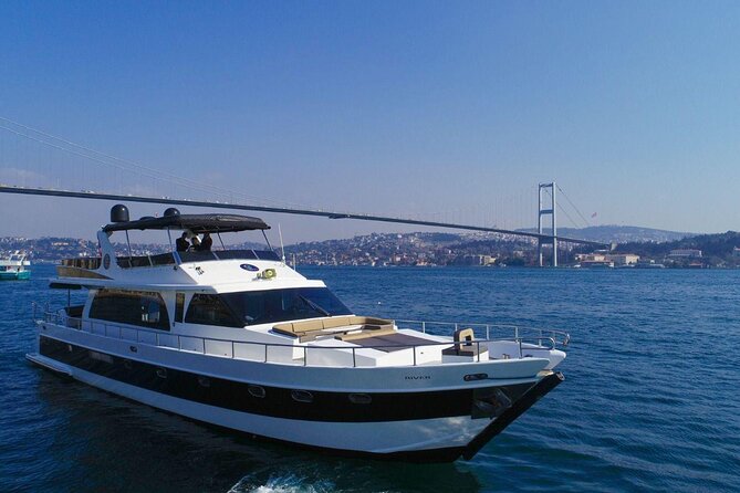 Bosphorus Night Cruise on the Luxury Yacht - Küçüksu Palace and Beylerbeyi Palace