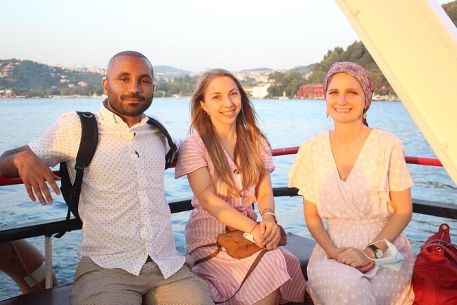 Bosphorus Sightseeing Cruise Tour with Audio Guide - Maiden’s Tower and the return toward Eminönü