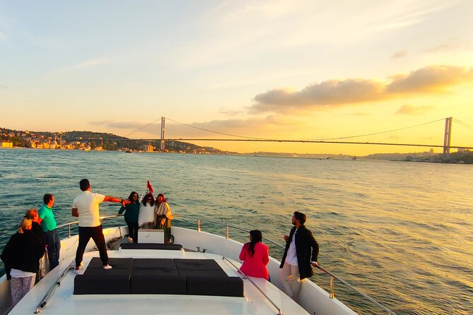 Bosphorus Sunset: An Enchanting Yacht Cruise in Istanbul - Rumeli Fortress and the Fatih Sultan Mehmet Bridge