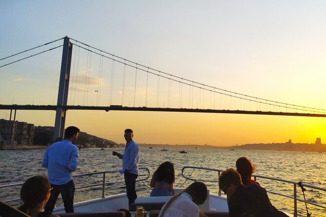 Bosphorus Sunset: An Enchanting Yacht Cruise in Istanbul - Beylerbeyi, Kuzguncuk, and Üsküdar