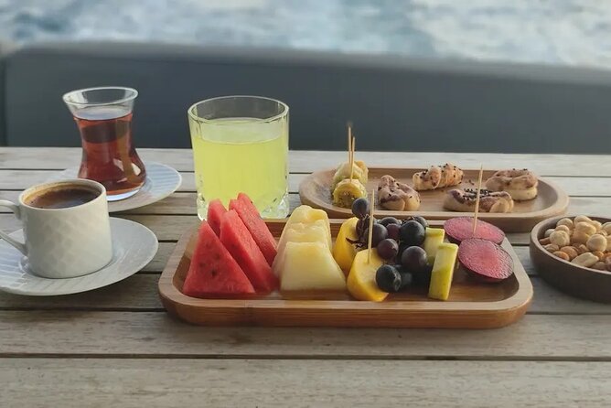 Bosphorus Sunset Cruise on Luxury Yacht with Transfers - Anadolu Hisarı, Küçüksu Palace, and Beylerbeyi