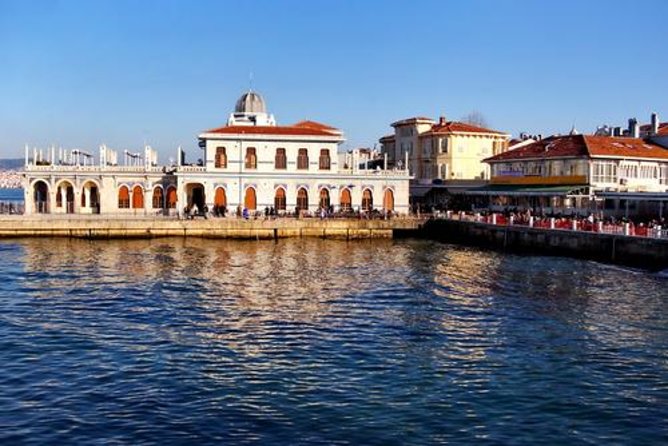 Buyukada Princes’ Island Guided Day Tour with lunch from Istanbul - Meeting in Taksim and reaching the port