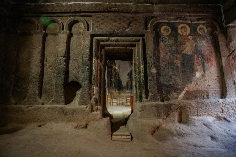 Cappadocia: Blue Tour with Entry Fees and Lunch - Guide quality and the bilingual question