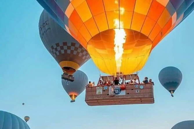 Cappadocia Hot Air Balloon with Pickup, Breakfast & Champagne - The romantic side, without overselling it