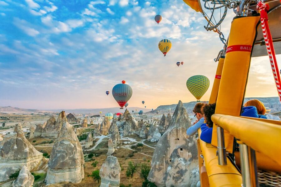Cappadocia: Sunrise Hot Air Balloon, Göreme & Fairy Chimneys - The safety briefing and the basket