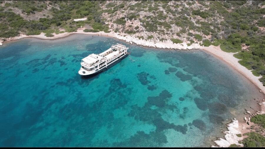 Cesme: Islands and Bays Boat Trip with BBQ Lunch - The first hour at sea and Aquarium Bay
