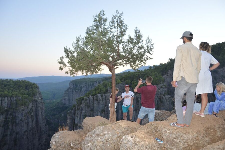 City of Side: Adler Canyon & Selge Guided Tour with Transfer - Morning pickup and the road into the Taurus Mountains