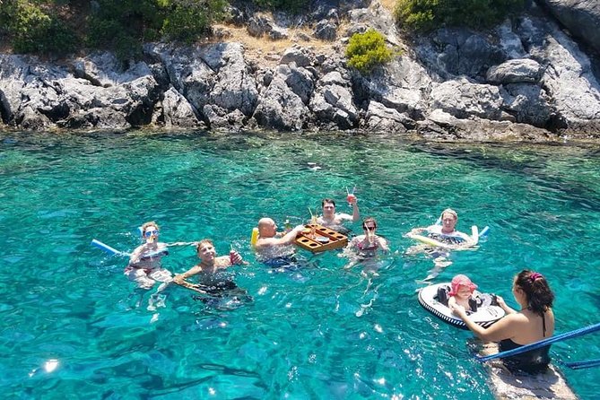 Daily Boat Trip - Freddy and the crew: the human side of the trip