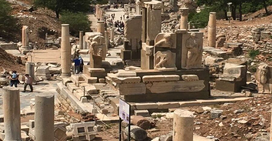 Ephesus: House of Virgin Marry & Artemis w Lunch & Ticket - Who should book this tour?