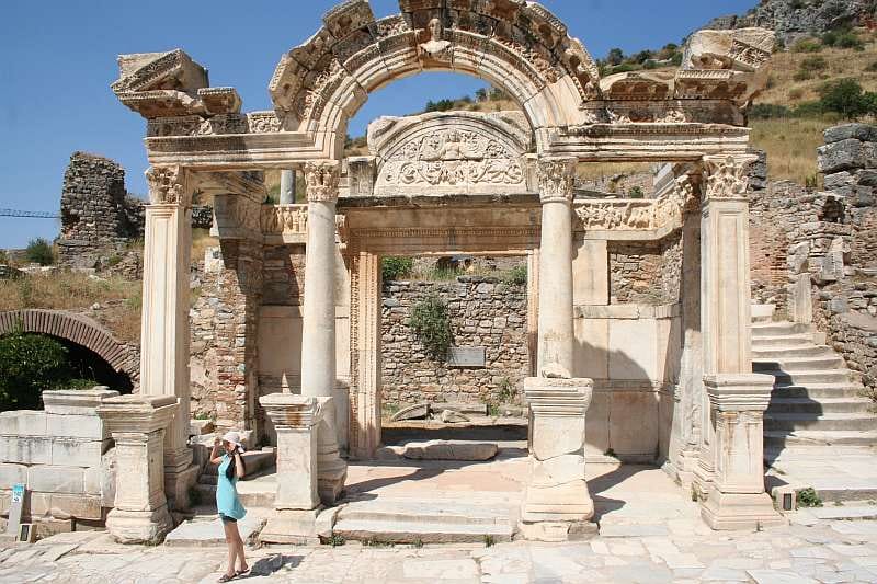 Ephesus: Small Group Tour for Cruise Passengers - Lunch at the carpet demonstration village