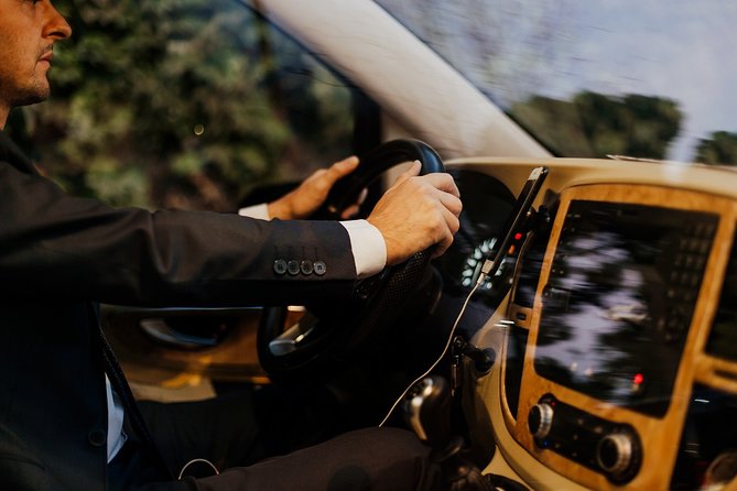 Fat Taxi - Private Istanbul Airport (IST) Transfer to City - Arriving at Istanbul Airport and finding the greeter