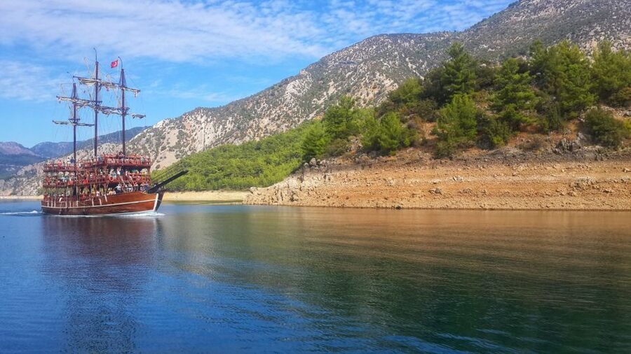 From Alanya: Green Canyon Day Trip with Lunch and Boat Ride - Guides, languages, and the amount of explanation