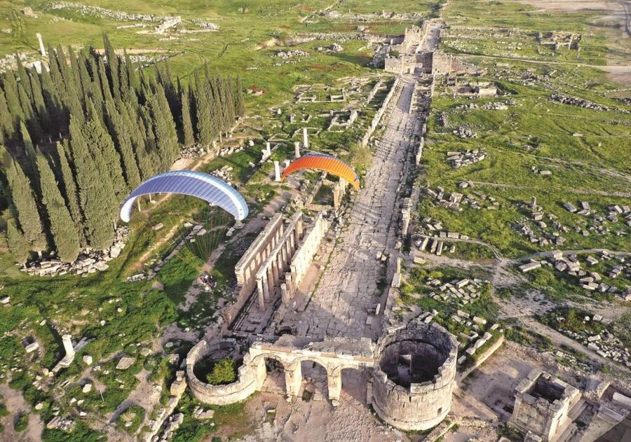 From Antalya/Kemer: Pamukkale Tour with Lunch and Transfers - Hierapolis, the ancient city above the terraces