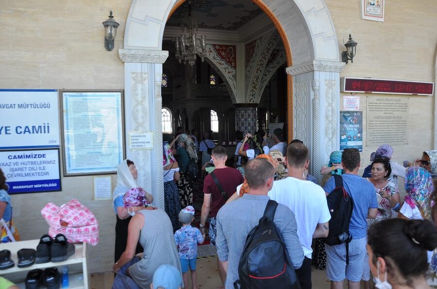 From City of Side: Cabrio Bus Safari & Boat Tour with Lunch - Who should book this tour?