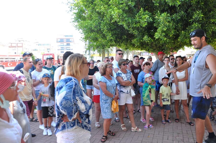 From City of Side: Cabrio Bus Safari & Boat Tour with Lunch - Commercial stops and the animal park warning