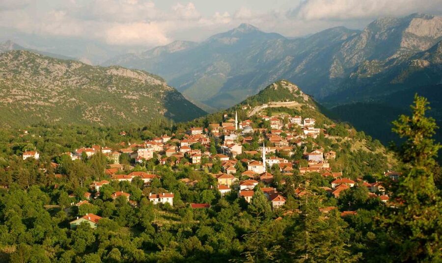 From City of Side: Visit to Ormana Village & Altinbesik Cave - The guide and language setup