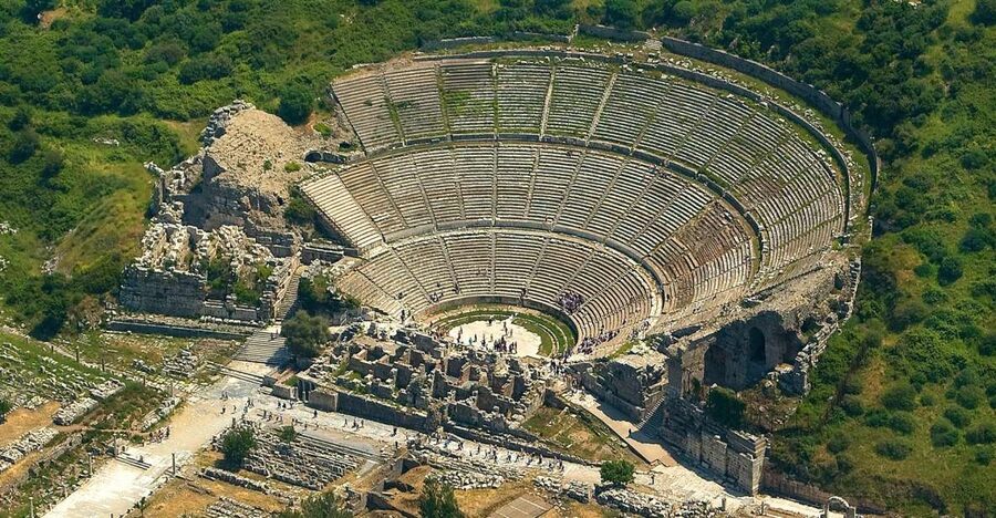 From Izmir: Ephesus and House of Virgin Mary Tour with Lunch - Walking Ephesus from the Odeon to the marble streets