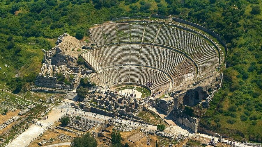 From Izmir: Ephesus and House of Virgin Mary Tour with Lunch - The House of the Virgin Mary before the crowds