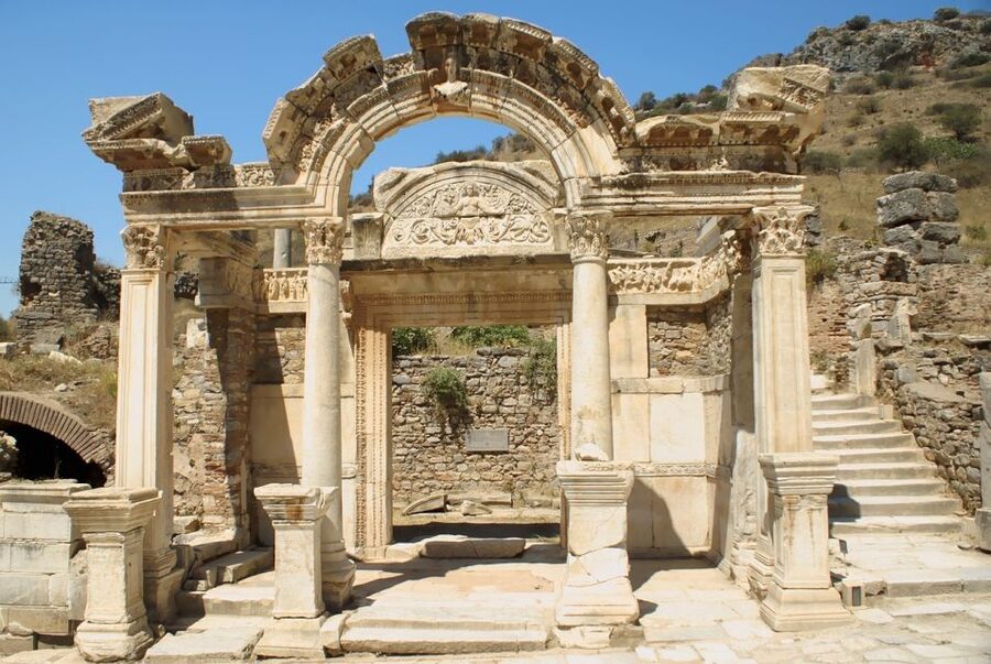 From Kusadasi/Selcuk: Highlights of Ephesus Small Group Tour - What the guides add to the day