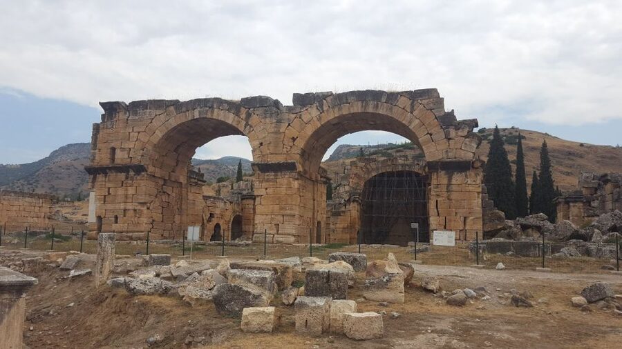 From Selcuk/Kusadasi/Izmir: Pamukkale Full-Day Tour - The long road from Izmir, Selcuk, or Kusadasi