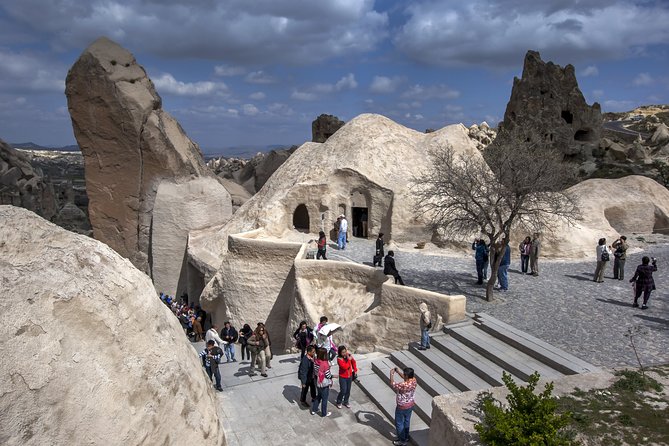 Full-Day Cappadocia Tour with Lunch, from Goreme - What the guide and vehicle add to the day